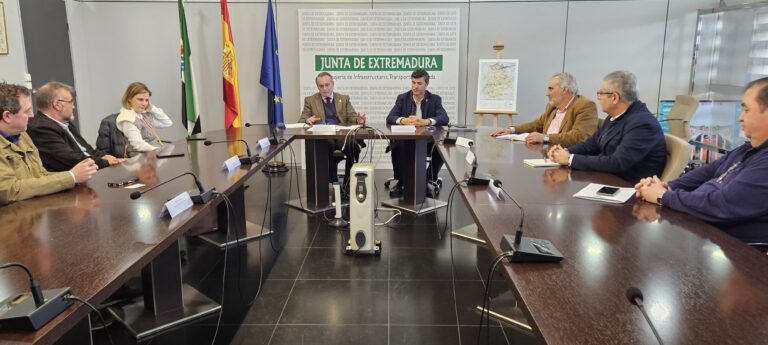 La Junta trabaja para habilitar por concurso abierto dos nuevas estaciones fijas de ITV en Badajoz y Cáceres, además de otras cuatro unidades móviles