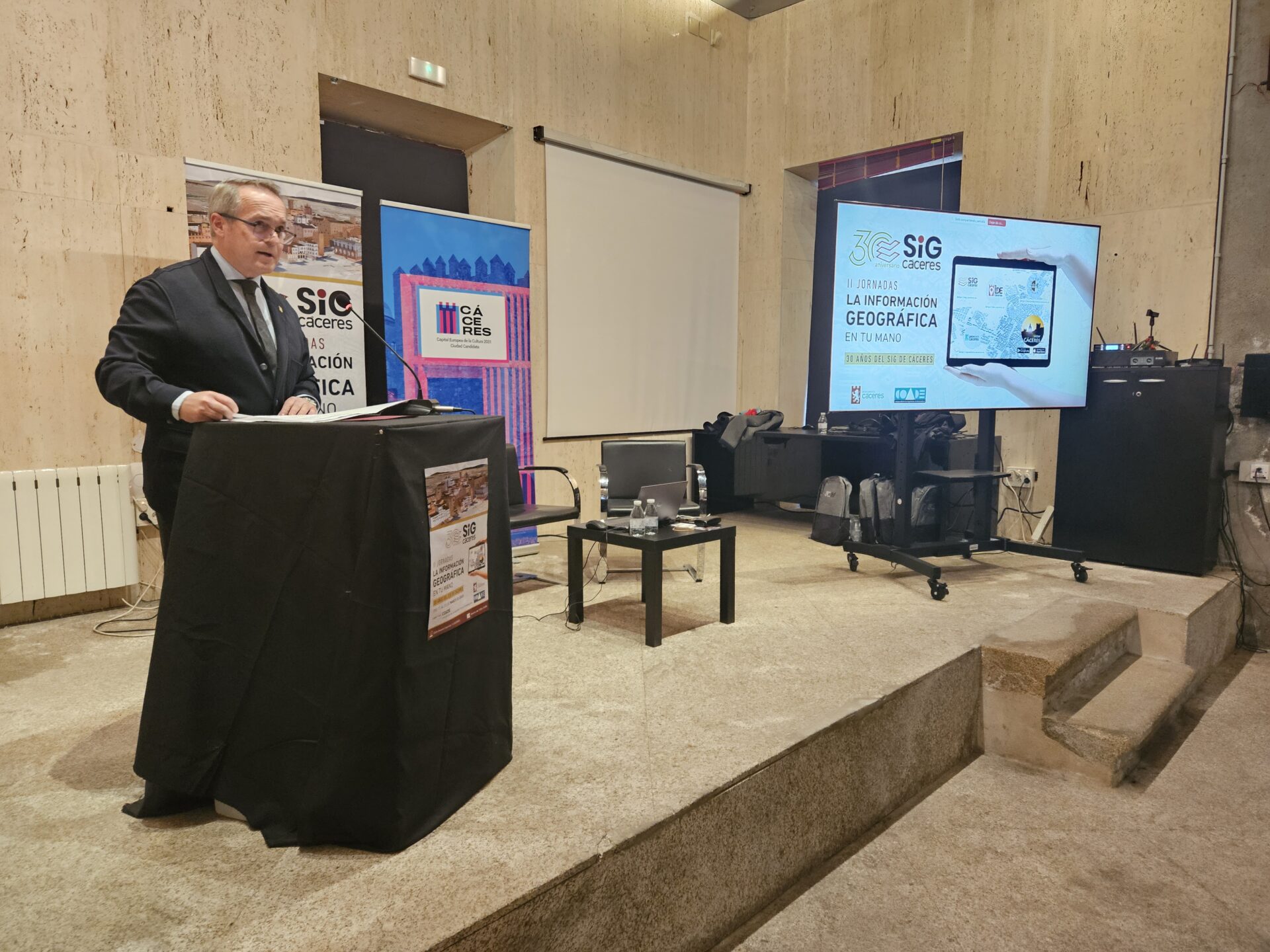 El consejero Manuel Martín destaca el apoyo de la Junta a profesionales, instituciones y empresas para facilitar información geográfica