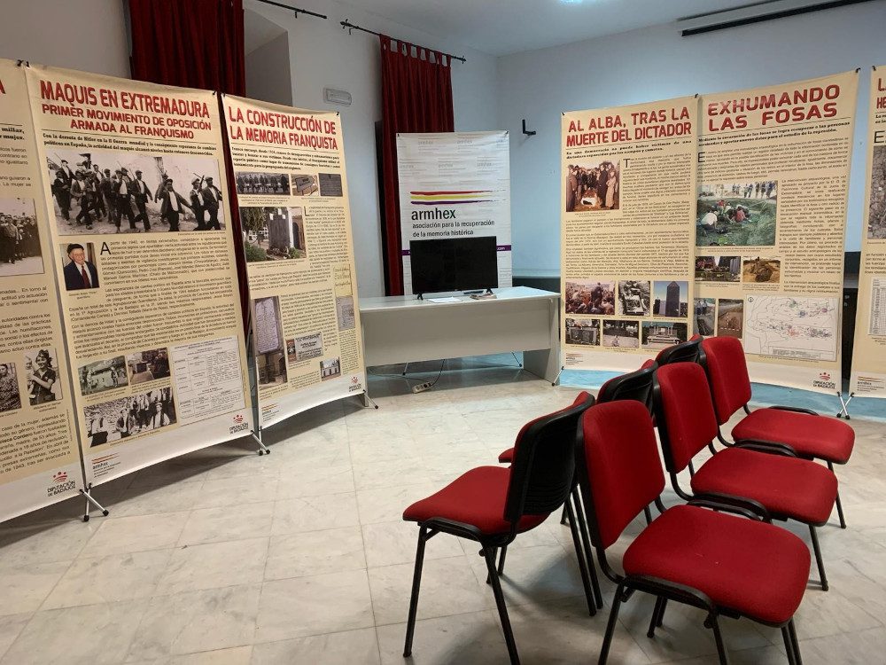 Se inaugura en Segura de León la exposición itinerante ‘Tras la huella de la Memoria’