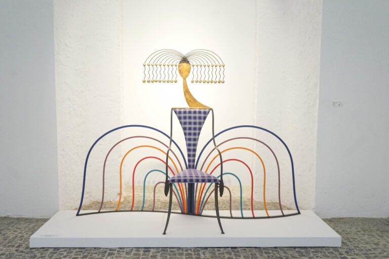 El Hospital Centro Vivo acoge la colección completa ‘Sent Art’ de Miguel Sansón, compuesta por 38 sillas