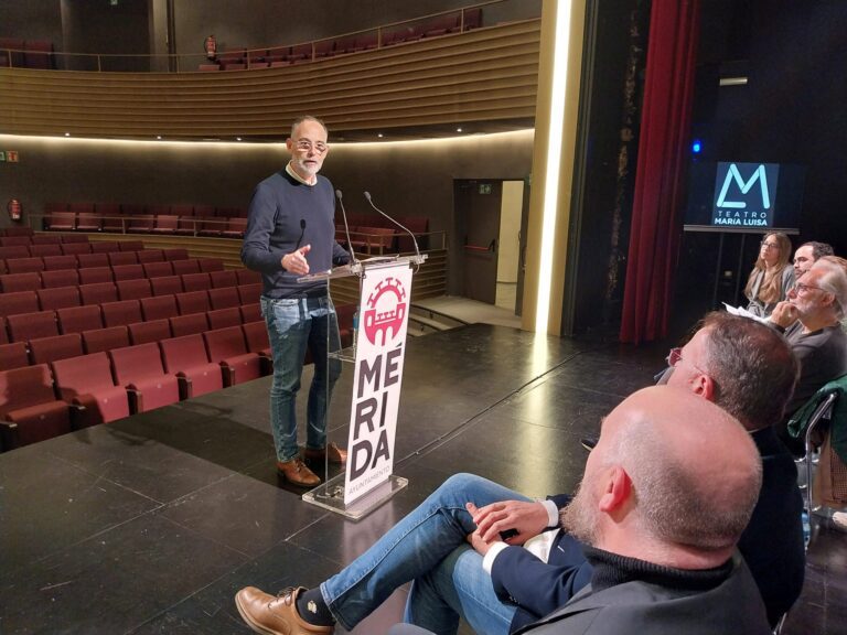 La Junta destaca el “peso cultural” de Mérida durante la presentación de la programación del Cine Teatro María Luisa