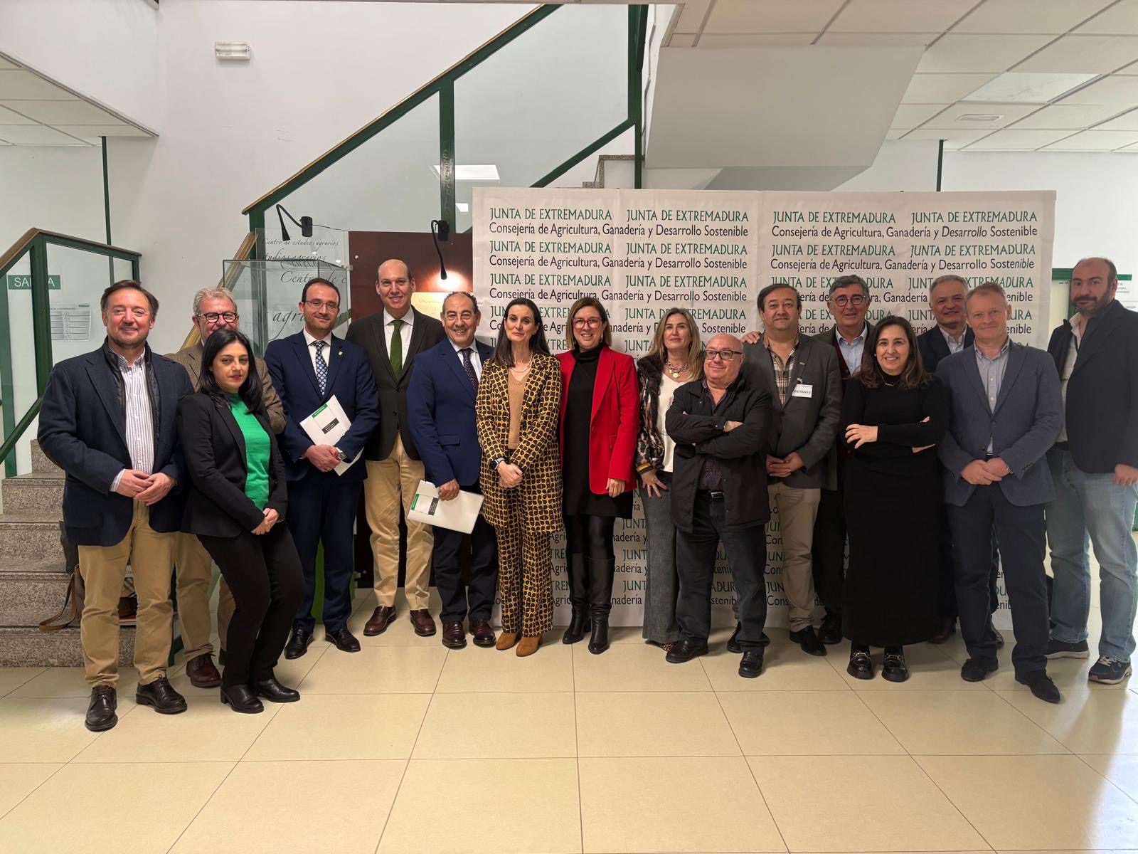 Agricultura celebra el Consejo Superior del Cooperativismo de Extremadura con la propuesta de un nuevo Reglamento de Registro de Cooperativas