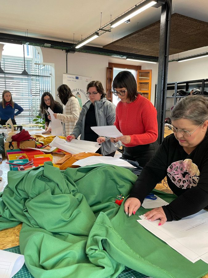 La Diputación de Badajoz ha organizado el tercer ‘Repair Café’ e intercambio de ropa en el CITLab de Villanueva de la Serena