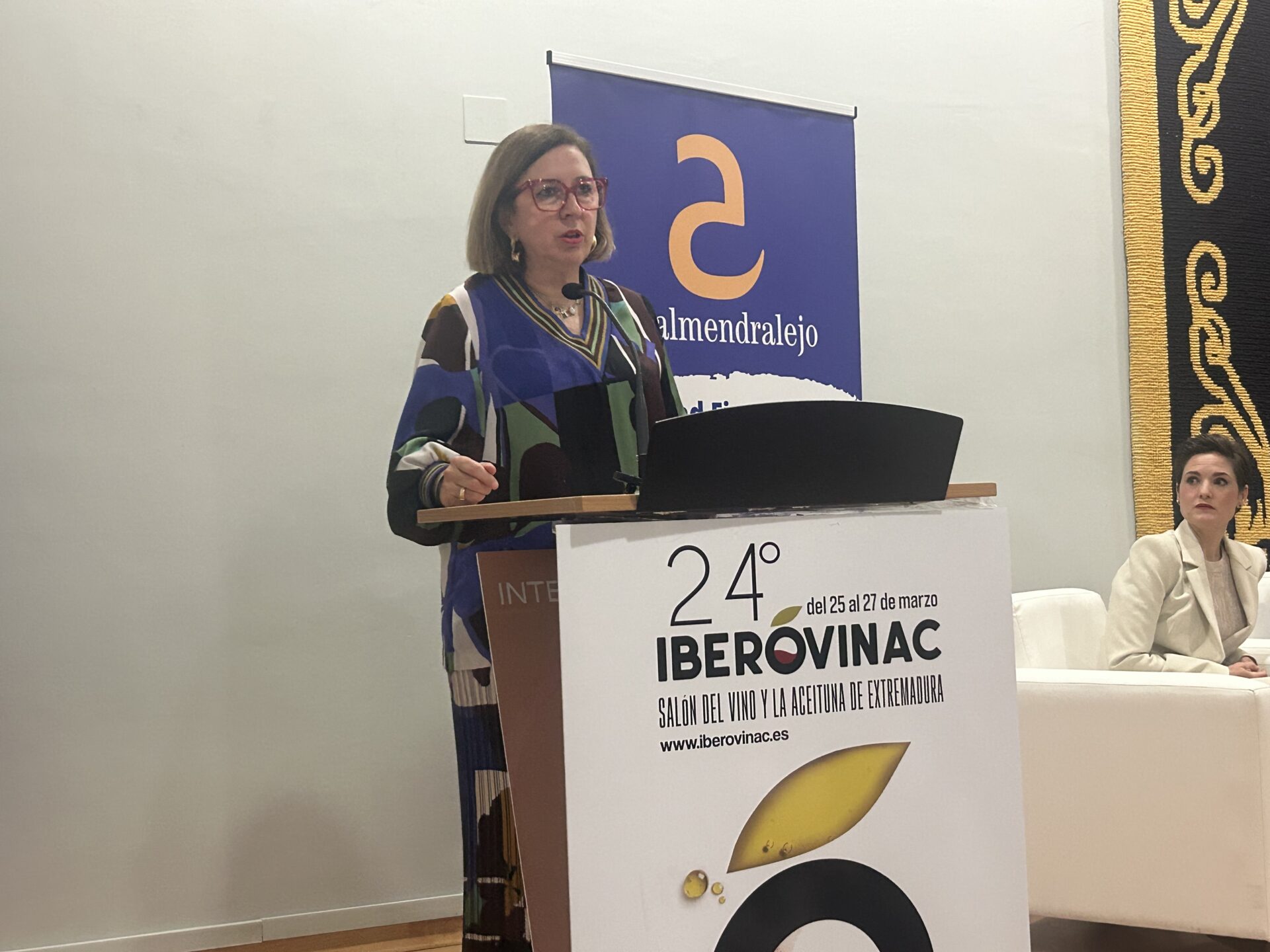 Morán inaugura la 24ª Iberovinac, un “importante encuentro” que sirve de “escaparate” del buen hacer de viticultores y olivareros