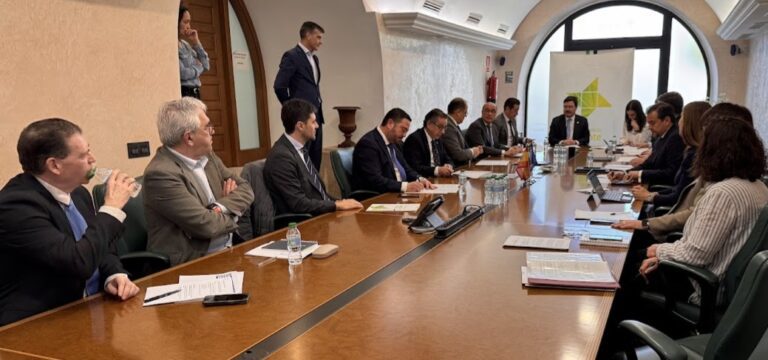 La Junta y seis entidades bancarias firman el III Fondo Extremadura Avante con 15,6 millones de euros para el desarrollo del tejido empresarial extremeño