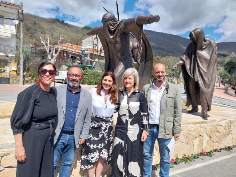 Valverde de la Vera rinde homenaje a la tradición con la inauguración del conjunto escultórico de los Empalaos