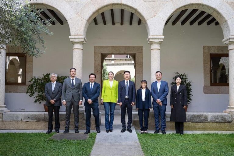 Santamaría considera una excelente noticia que la fábrica de cátodos de Hunan Yuneng en Mérida reciba 23 millones de euros del PERTE del vehículo eléctrico