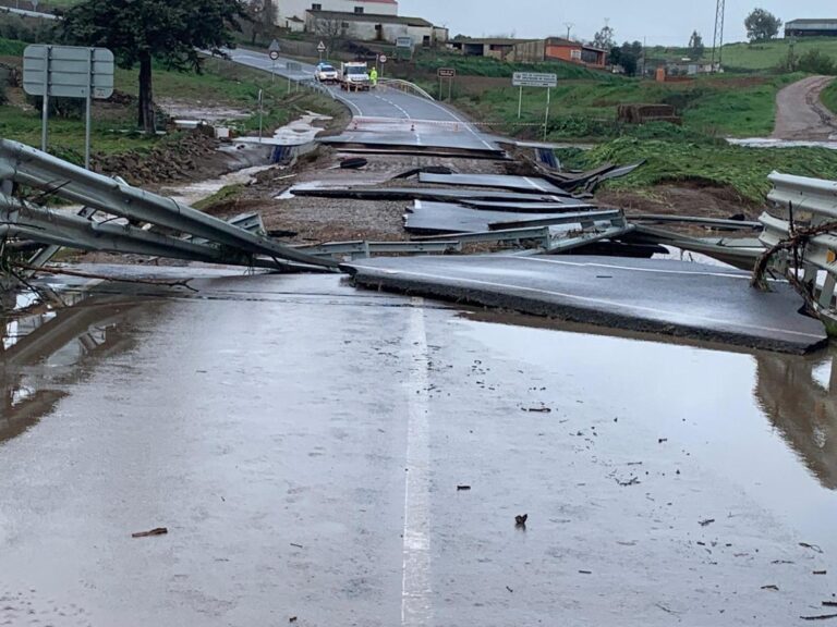 Corte de tráfico en la Carretera Provincial BA-086, de Maguilla a EX-103