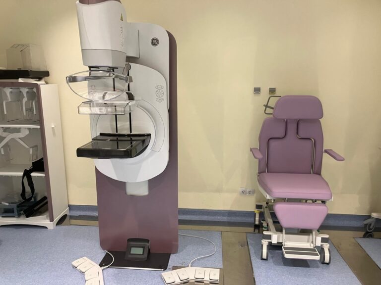 El Hospital Universitario de Cáceres adquiere un nuevo mamógrafo digital que reduce el tiempo de diagnóstico del cáncer de mama