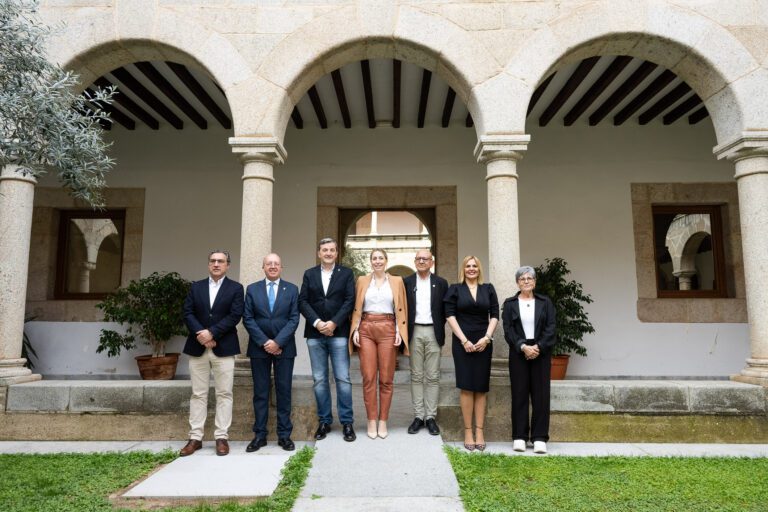 La Junta firma un acuerdo con CSIF y UGT-SP para abonar el incremento salarial del 2 % a todos los empleados públicos, pendiente desde 2020