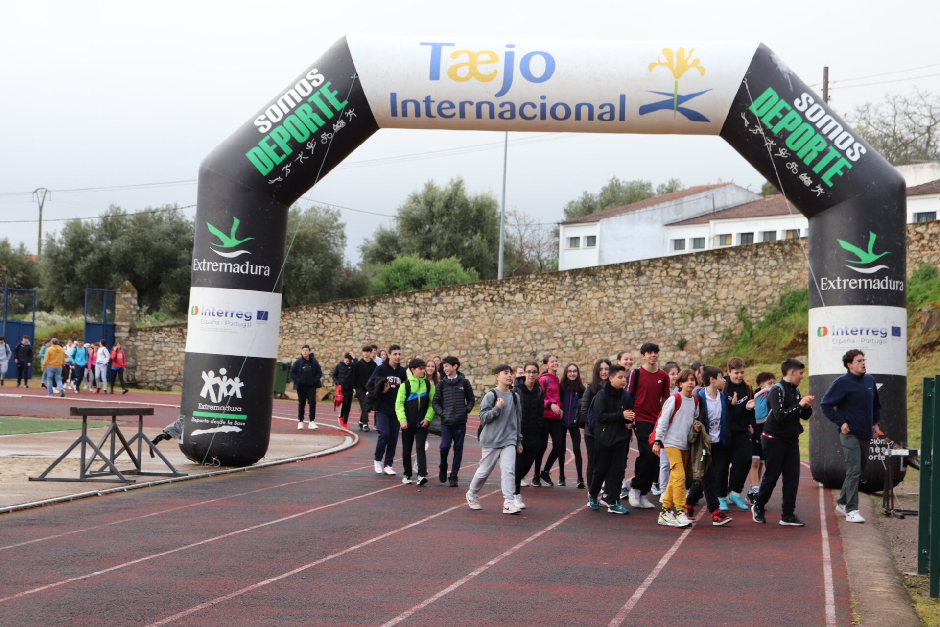 Más de mil jóvenes participan en las IV Olimpiadas Rayanas en Valencia de Alcántara