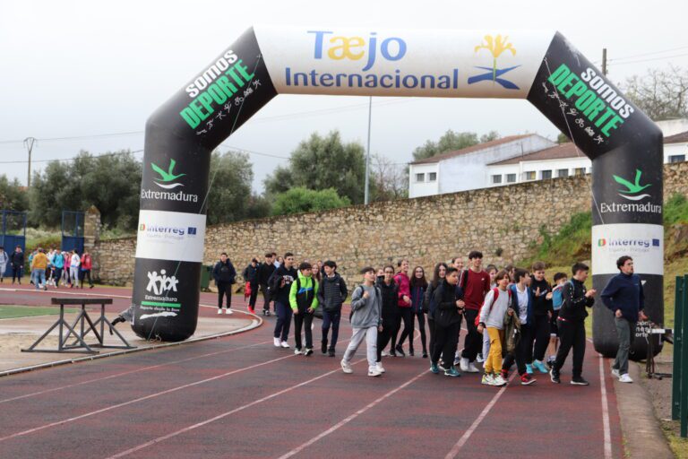Más de mil jóvenes participan en las IV Olimpiadas Rayanas en Valencia de Alcántara