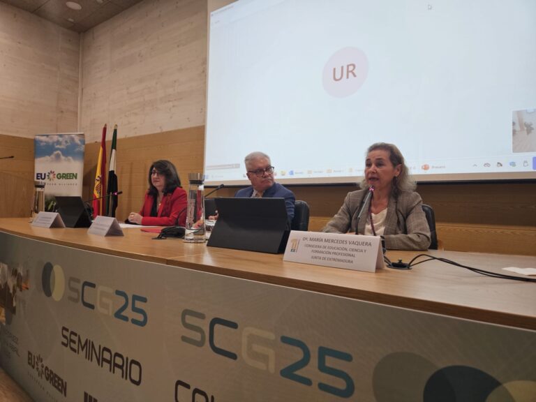 Un seminario reúne en Badajoz a 42 gerentes de universidades españolas de la CRUE