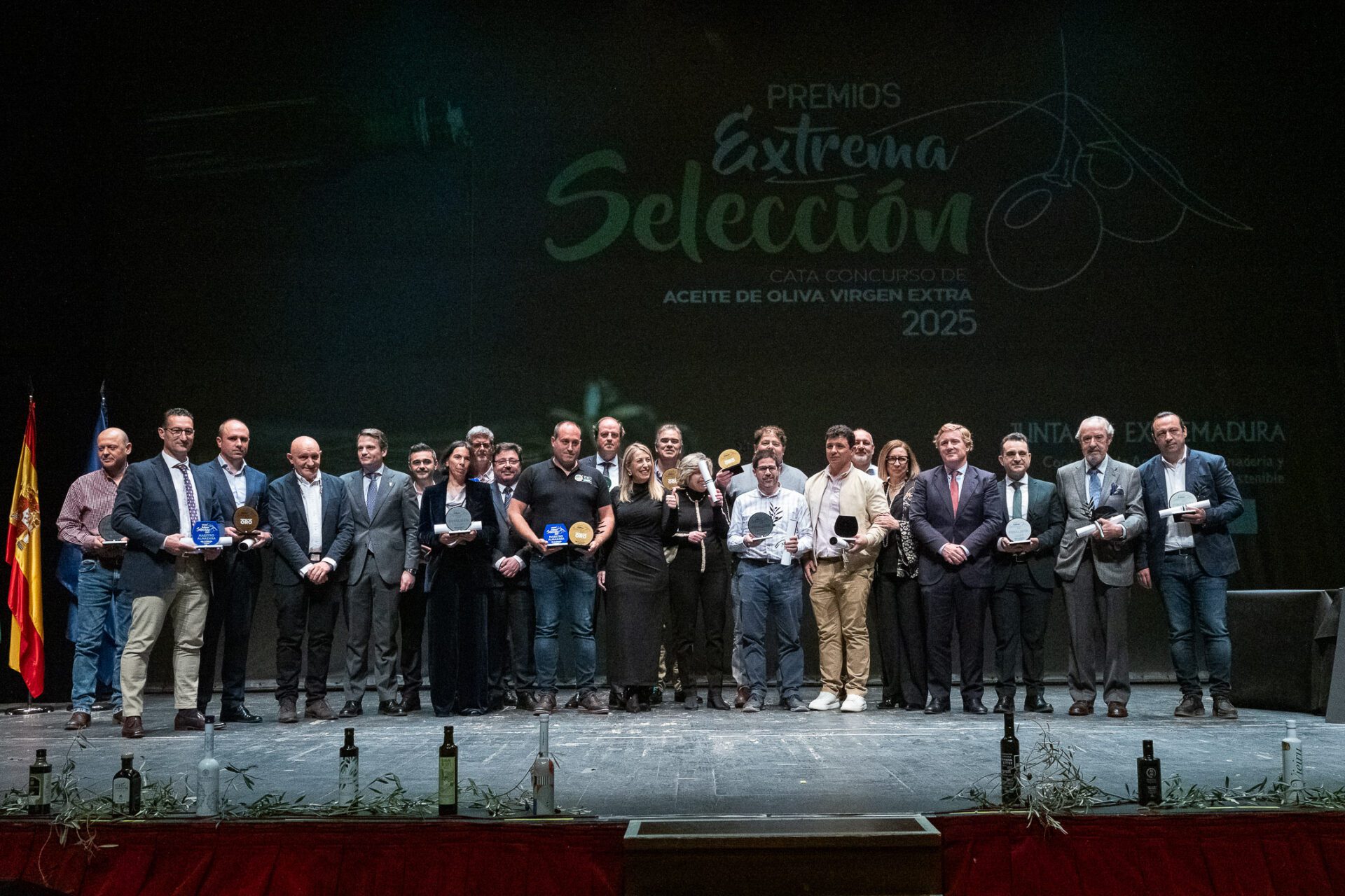La Junta de Extremadura premia “el trabajo bien hecho” de los productores de aceite de oliva virgen extra: “gracias por no rendiros”