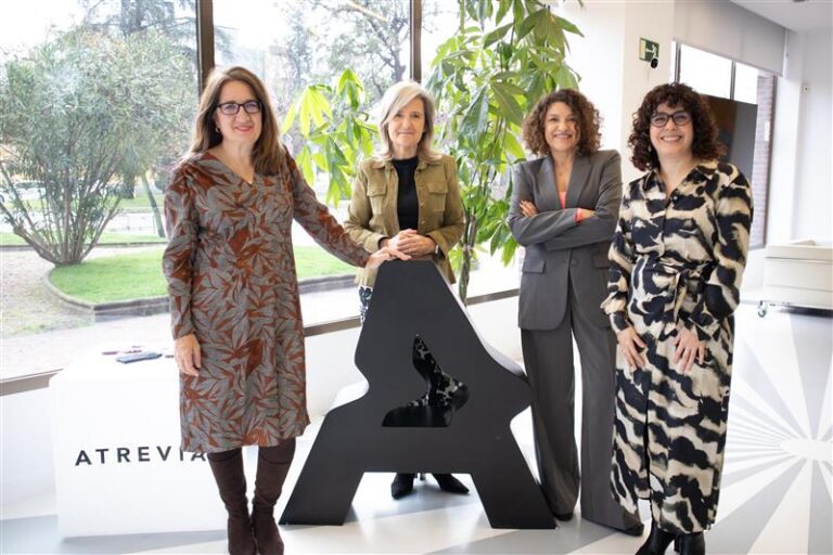 Victoria Bazaga destaca el turismo como motor de desarrollo en un encuentro con ‘stakeholders’ en la sede de ATREVIA en Madrid