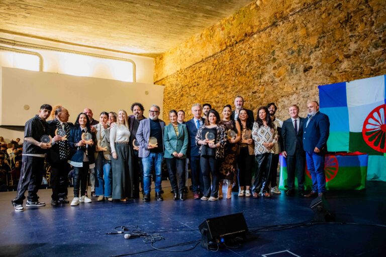 María Guardiola apuesta por la formación, el empleo y la difusión de la cultura del pueblo gitano para “acabar con los estereotipos que nos limitan”
