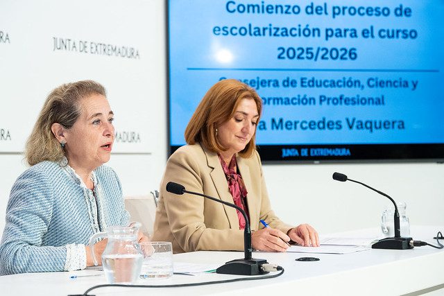 La oferta de plazas de la Junta en los centros educativos para el curso 25/26 duplica la demanda de alumnos