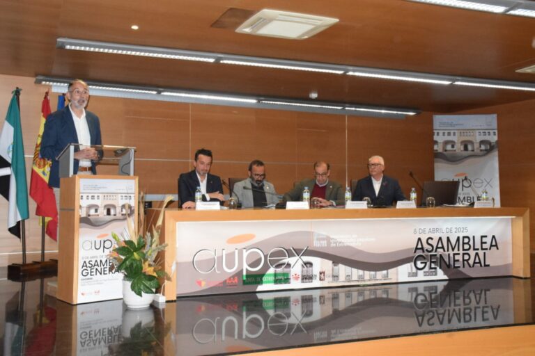 La Consejería de Cultura muestra su apoyo a las universidades populares y reitera su colaboración con estas entidades