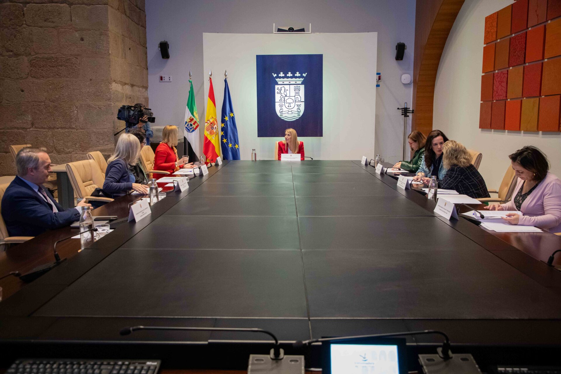 El Consejo de Gobierno aprueba 36 millones de euros para financiar 3.350 plazas de atención a mayores dependientes