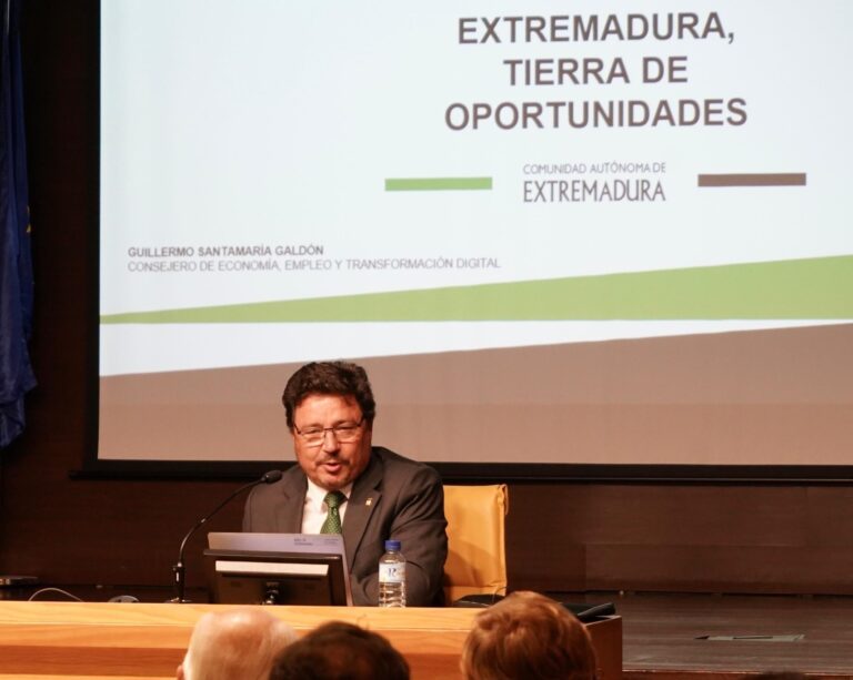 El consejero Santamaría destaca las oportunidades y el apoyo a las empresas que ofrece Extremadura para invertir