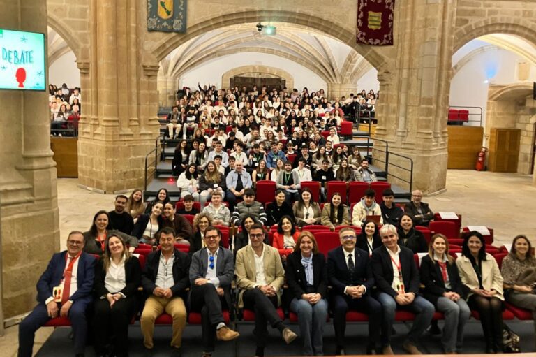 Un total de 59 equipos participan en Cáceres en el IV Concurso de Debate Escolar de Extremadura
