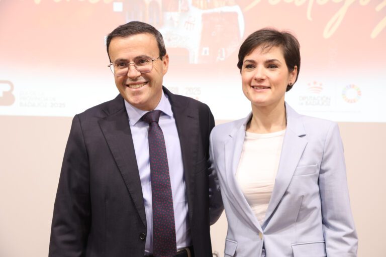 La Diputación de Badajoz reconoce a la actriz Carolina Yuste, al empresario Ricardo Leal y a Banca Pueyo con las Medallas de Oro de la Provincia 2025
