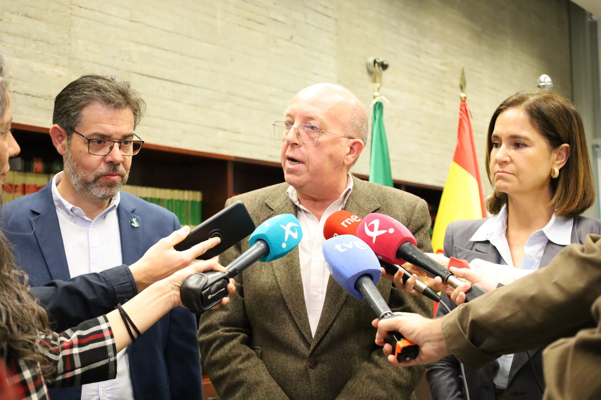 La Junta de Extremadura cierra un importante acuerdo con las centrales sindicales para aprobar el Plan de Recursos Humanos del INFOEX