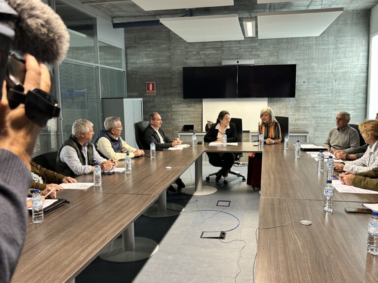 La consejera de Cultura recibe a los alcaldes de los municipios con patrimonio cultural afectado por las recientes lluvias
