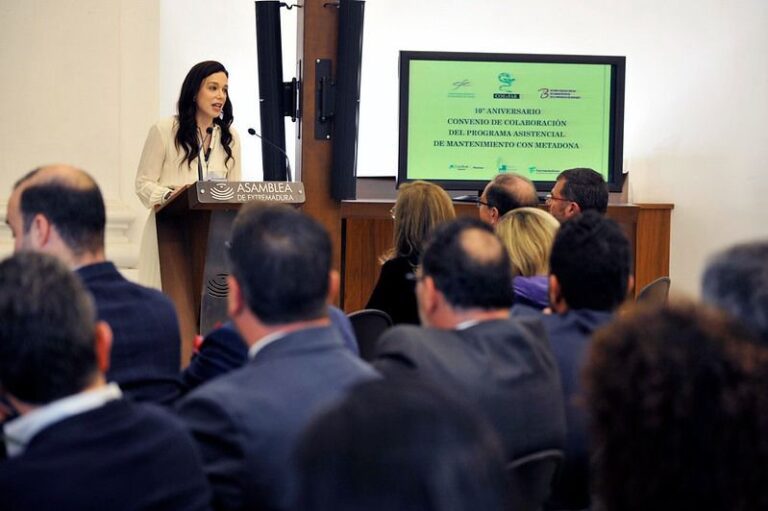 Sara Gª Espada anuncia la creación de una Estación Clínica de Trabajo en JARA para los Equipos de Conductas Adictivas del SES