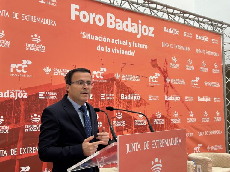 Miguel Ángel Gallardo destaca la buena acogida del organismo Restaura en el Foro de Badajoz sobre vivienda