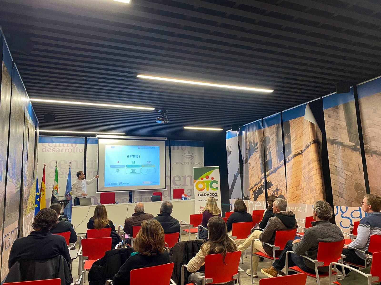 La OTC Provincial de Badajoz afianza su presencia en el territorio con más de medio centenar de solicitudes, 31 jornadas celebradas y nuevos municipios interesados en desarrollar comunidades energéticas