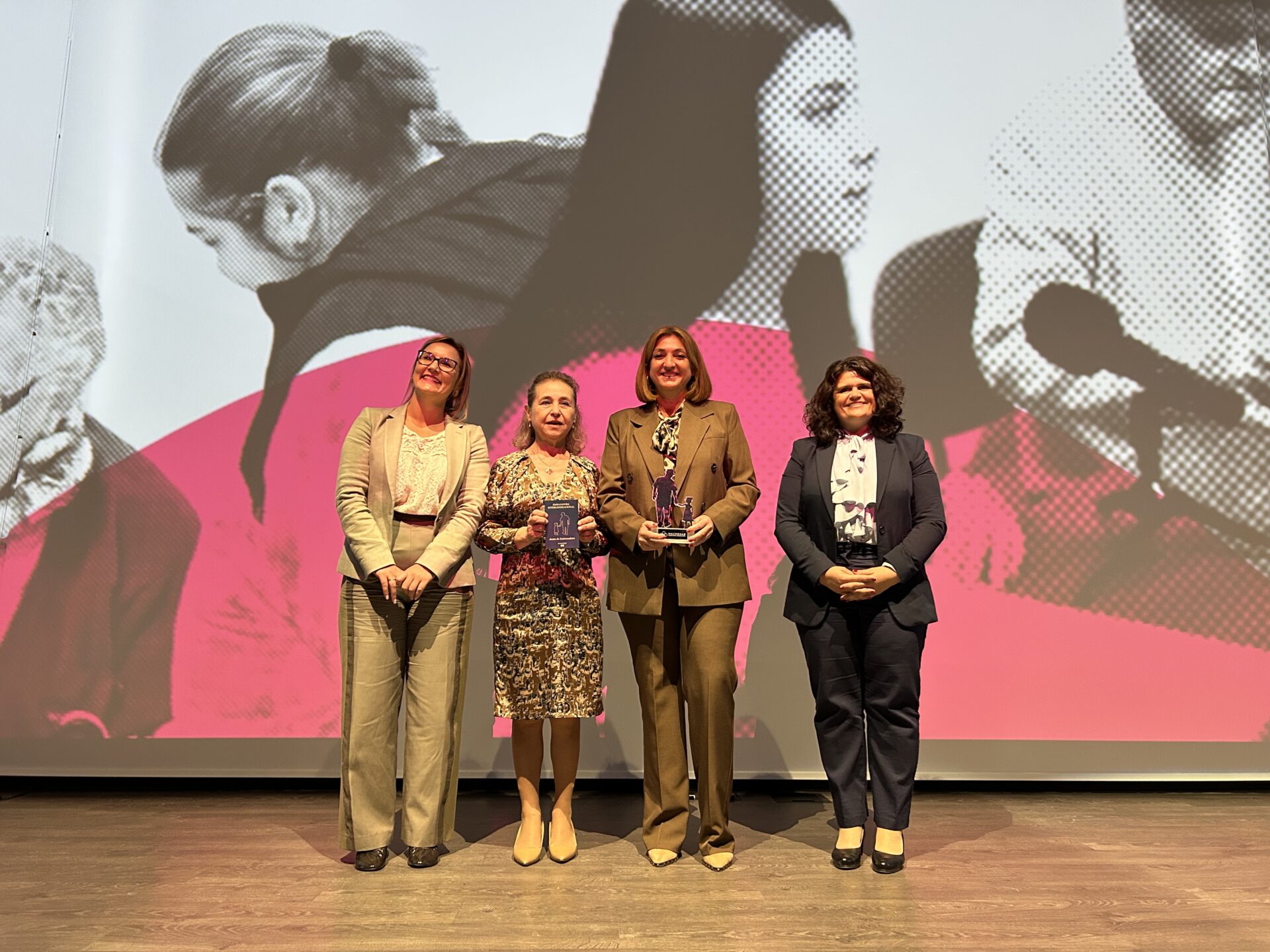 Los programas educativos intergeneracionales de la Junta de Extremadura reciben un premio nacional