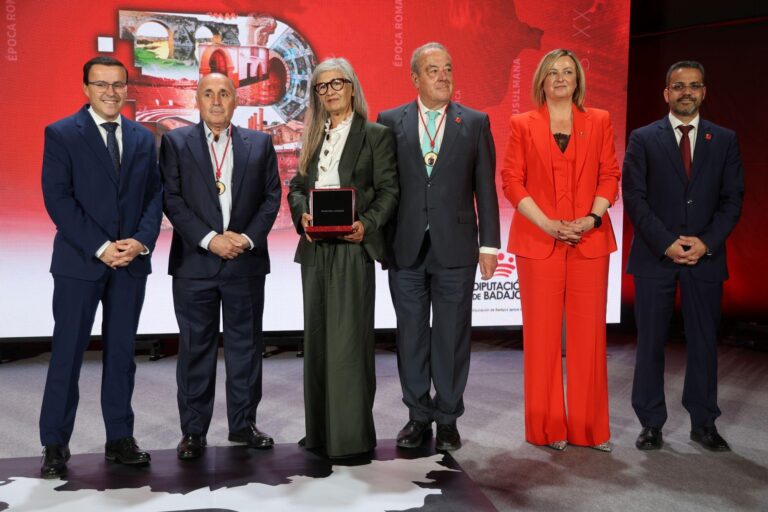 Miguel Ángel Gallardo afirma que las tres nuevas Medallas de Oro representan a una provincia “viva, fuerte y ambiciosa”