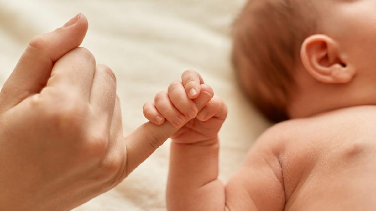 La Consejería de Salud y Servicios Sociales inicia los trámites para ampliar la cobertura de las ayudas a la natalidad, eliminando el límite de rentas y extendiéndolas a personas residentes en entidades locales menores y pedanías