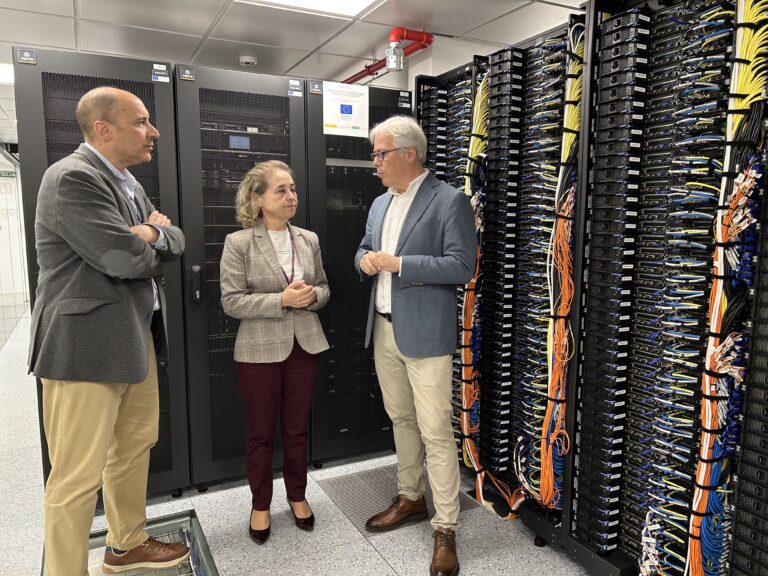 La consejera destaca la importancia de la resistencia del Supercomputador de Extremadura al apagón eléctrico