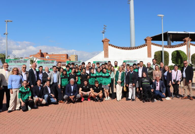 La Junta rinde homenaje a los olímpicos y paralímpicos extremeños con una nueva plaza en la Ciudad Deportiva de Cáceres