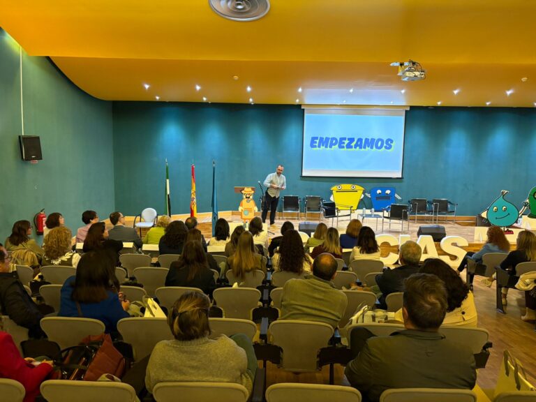 Unos 41 centros educativos y 4.850 alumnos participan este curso en el proyecto ‘Yo en el cole, tú en casa’
