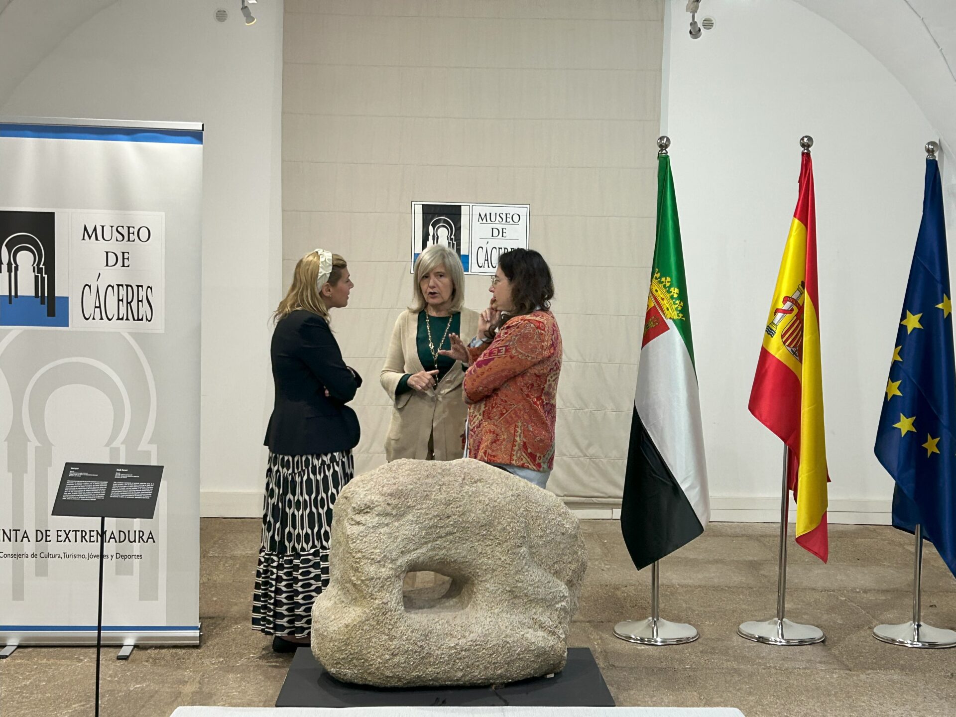 La Junta impulsa el ingreso en el Museo de Cáceres de un verraco vetón hallado en el embalse de Valdecañas