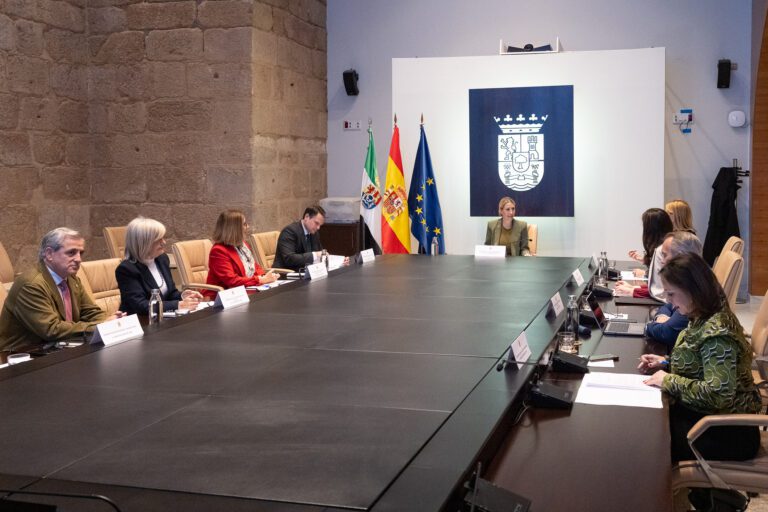 La Junta de Extremadura aumenta en 545.000 euros el presupuesto para las Oficinas de Igualdad y Violencia de Género