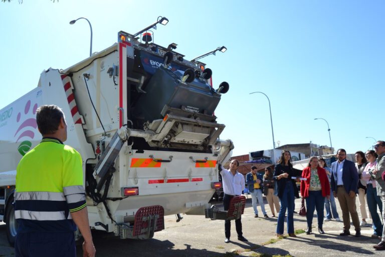Promedio dedica 200.000 euros a un nuevo camión recolector para la zona centro de la provincia