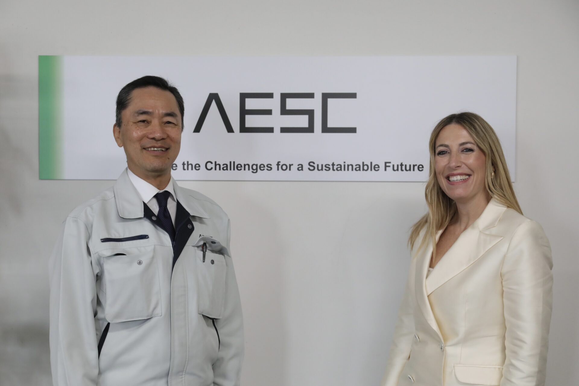 La Junta de Extremadura visita en Zama la gigafactoría más antigua de AESC, compañía japonesa que construirá la fábrica de baterías de Navalmoral de la Mata