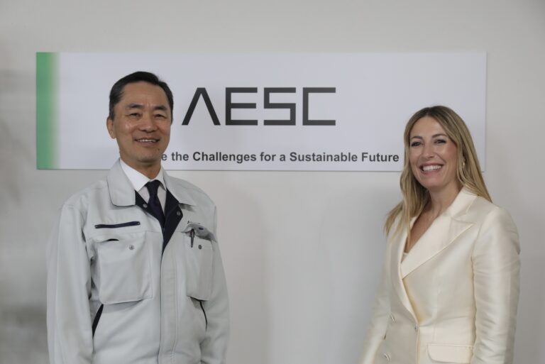 La Junta de Extremadura visita en Zama la gigafactoría más antigua de AESC, compañía japonesa que construirá la fábrica de baterías de Navalmoral de la Mata