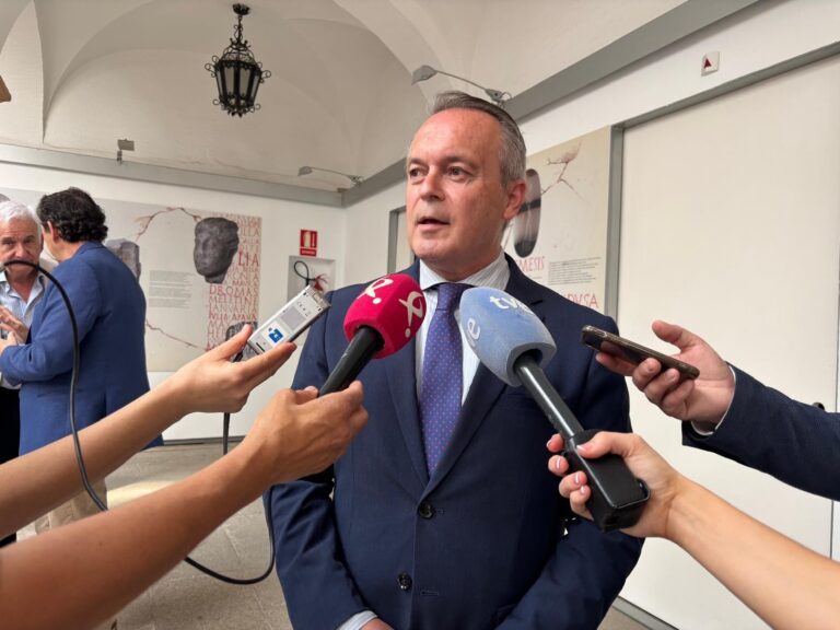 El consejero de Infraestructuras destaca que el decreto de simplificación urbanística impulsará la construcción de viviendas
