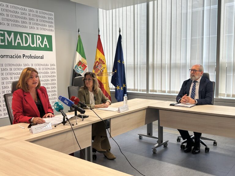 La Junta de Extremadura oferta 817 enseñanzas de Formación Profesional para el próximo curso con una inversión de 108 millones de euros