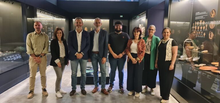 La Junta de Extremadura trabaja de la mano de la Federación Extremeña de Personas Sordas para mejorar la accesibilidad en los museos