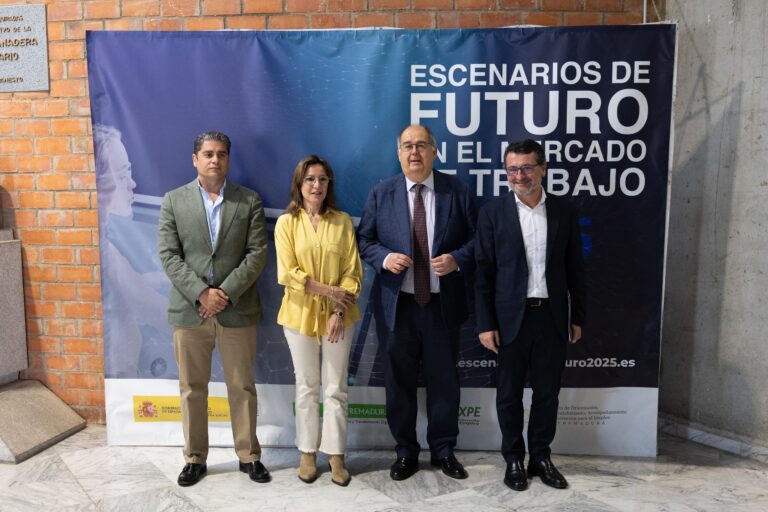Zafra analiza los retos del empleo del futuro en un foro impulsado por la Junta de Extremadura