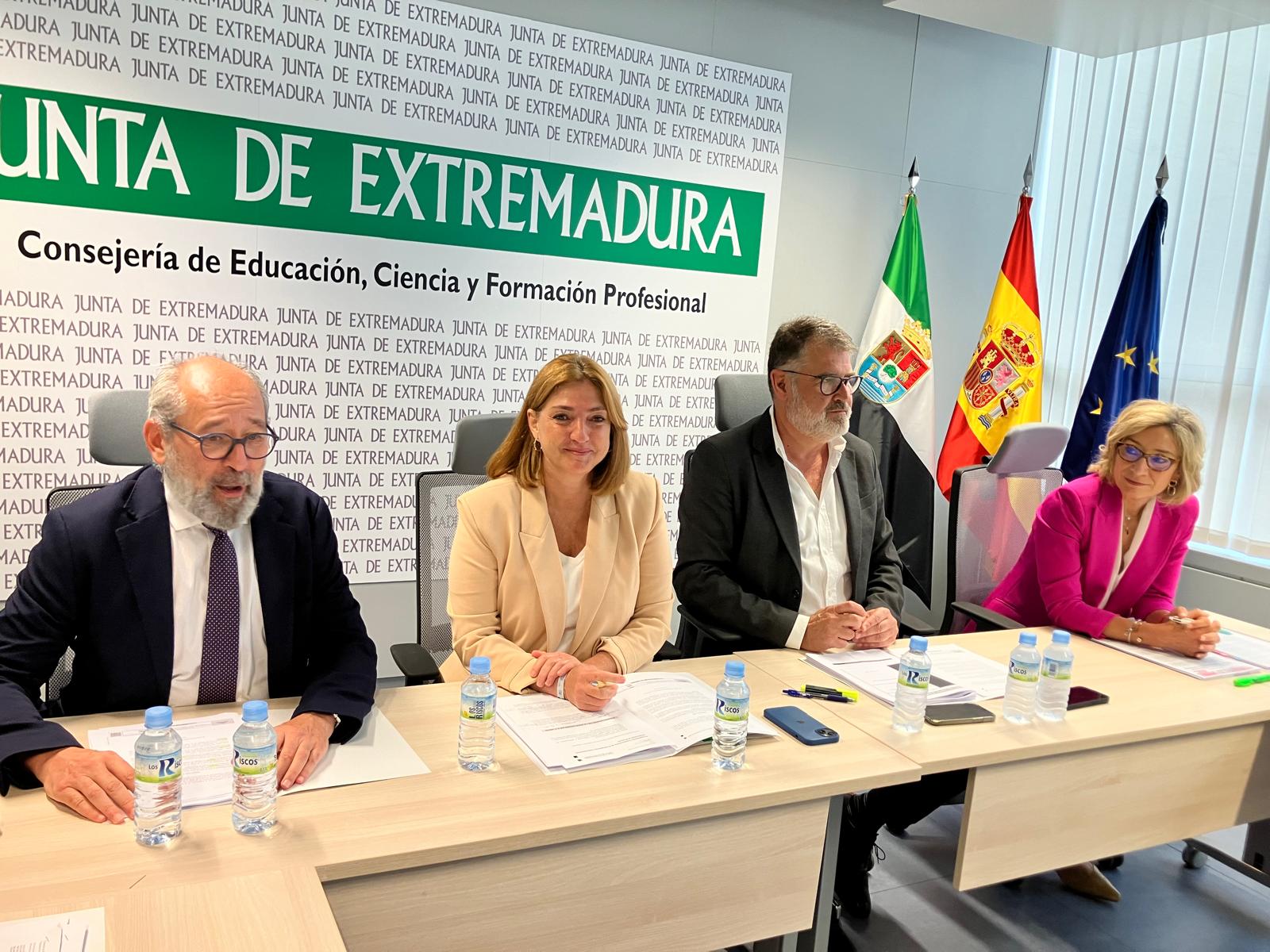 Educación refuerza el próximo curso los ‘Programas de mejora del éxito educativo’ del alumnado con la contratación de 428 profesionales
