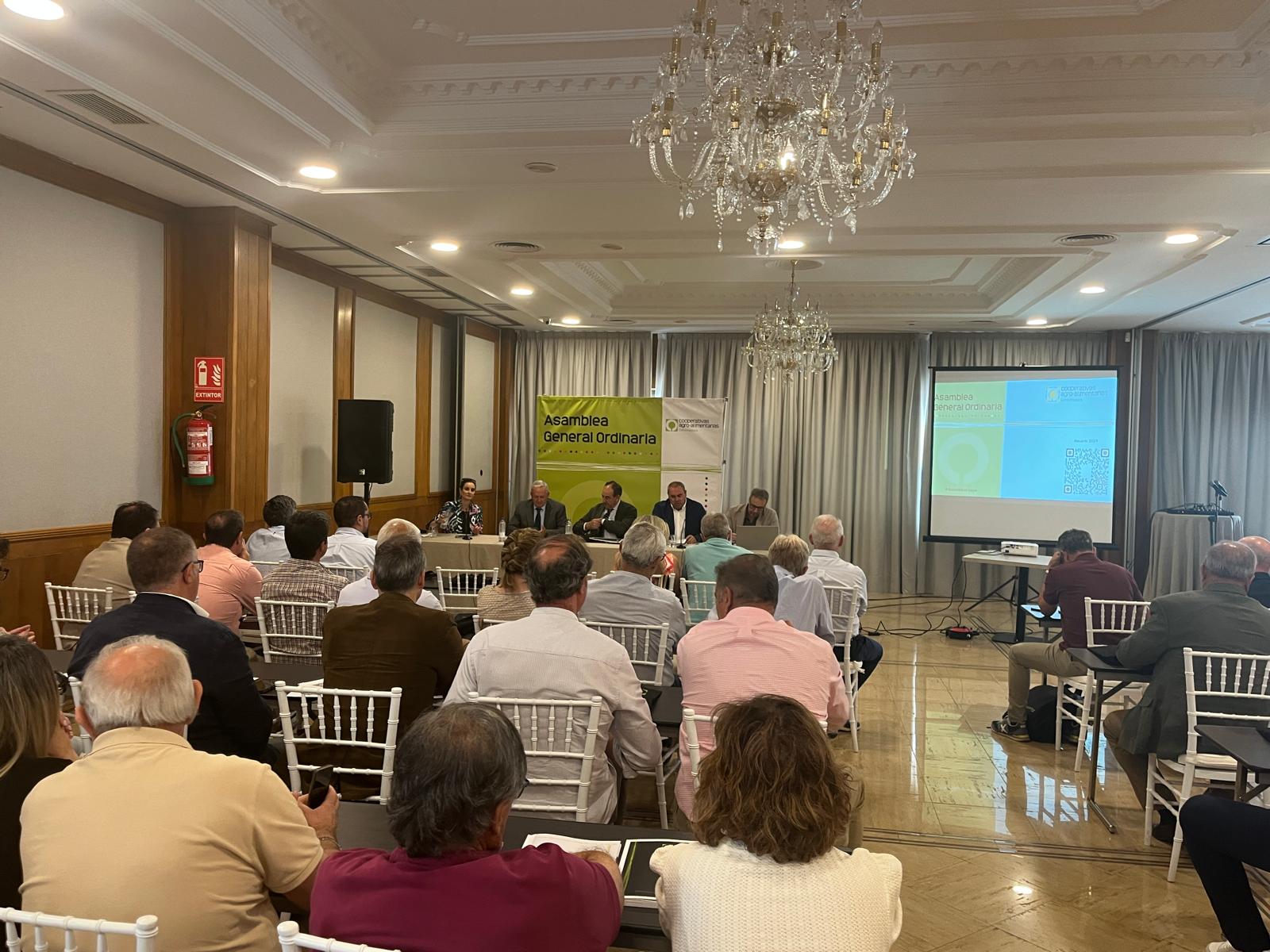 La Junta contará con ayudas de hasta 15.000 euros para invertir en proyectos de modernización de cooperativas
