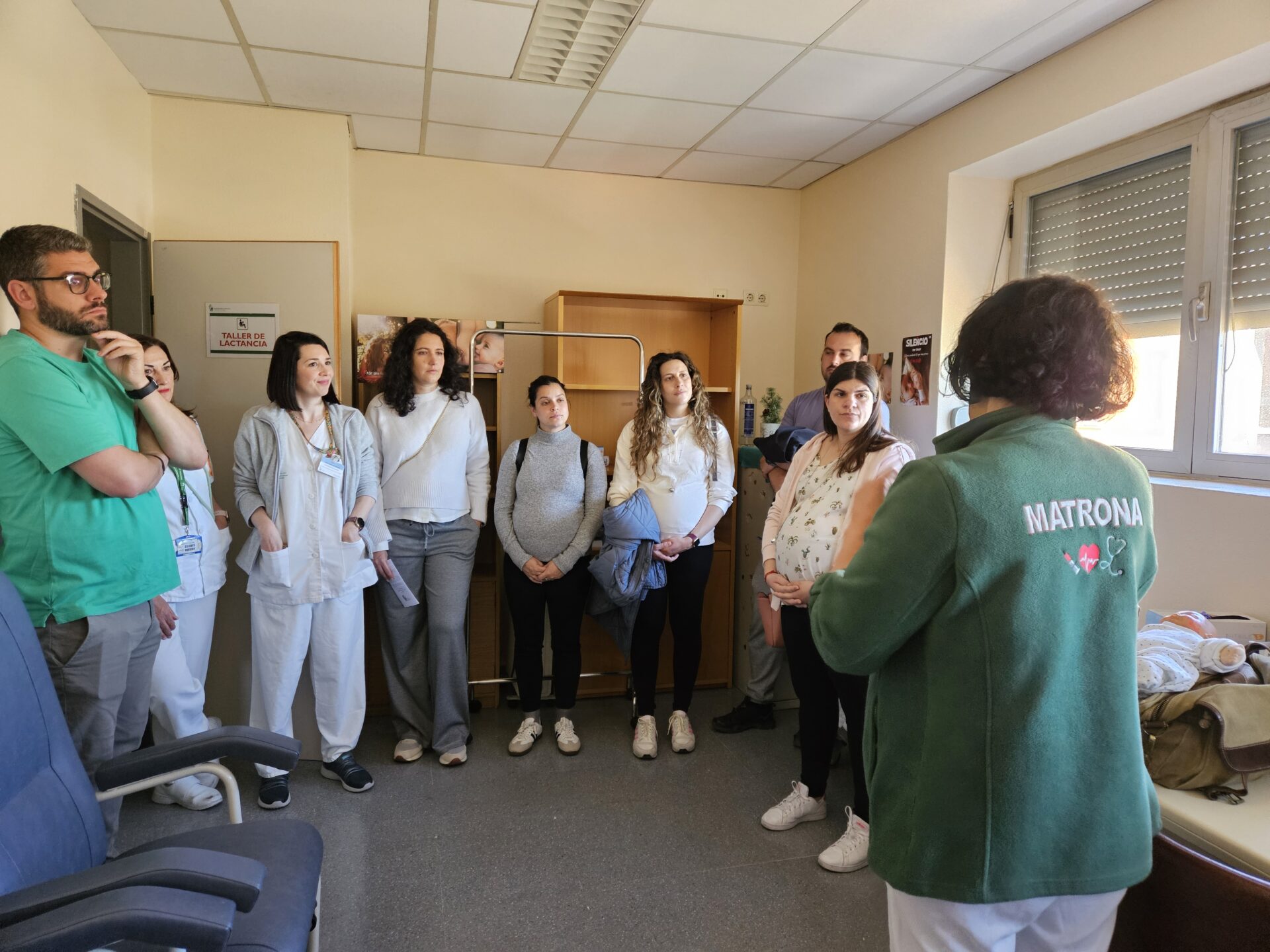 El Hospital San Pedro de Alcántara realiza visitas guiadas al paritorio para embarazadas a través del proyecto “Paritour”