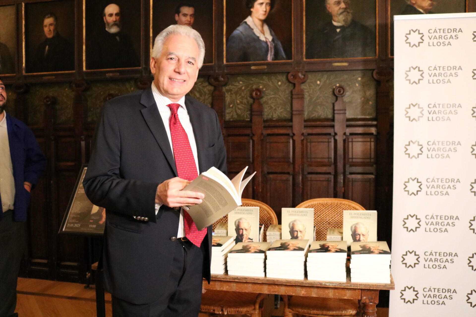 La Bienal Mario Vargas Llosa bate récord de participación con más de 450 novelas presentadas en su sexta edición